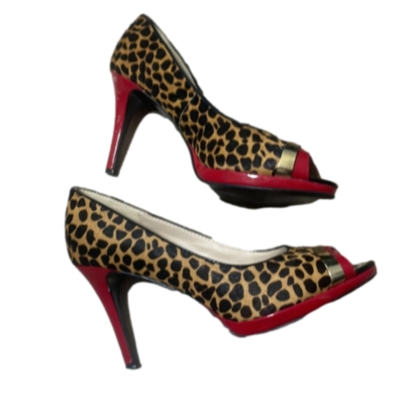 NINE WEST Leopard Print Peep Toe Heels Size 10M - Picture 1 of 3
